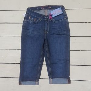 Woman's New Denim Capri Blue Size 14 Waist 30"